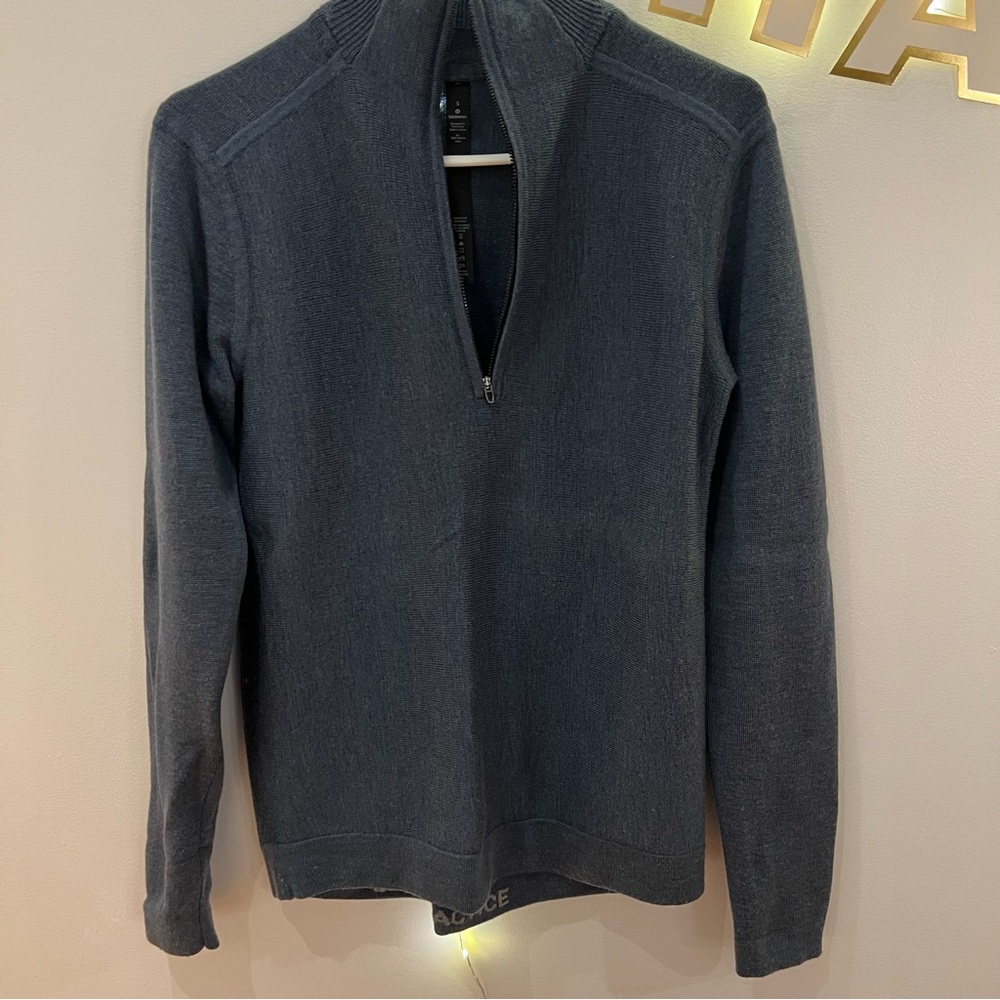 Lululemon alpine air 1/2 zip - Picture 2 of 9